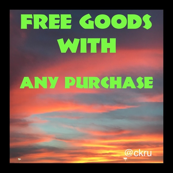 Off the shoulder flowery flowing top - Picture 4 of 4